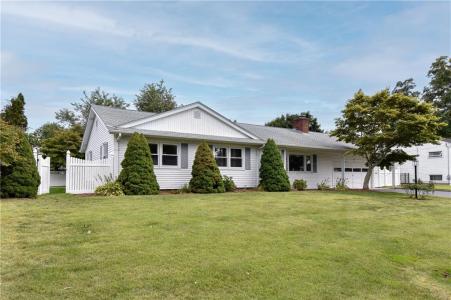 44 Crowfield Drive, Warwick, Rhode Island 02888