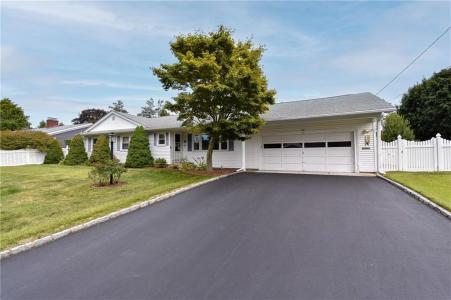 44 Crowfield Drive, Warwick, Rhode Island 02888