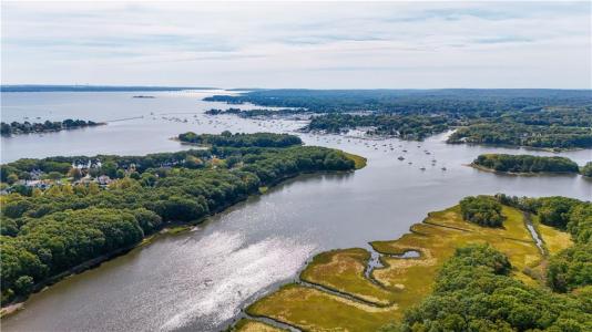 75 Walnut Road, North Kingstown, Rhode Island 02852