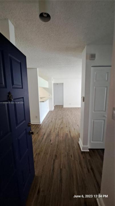 15770 SW 106th Ter 104, Miami, Florida 33196, HOA KỲ