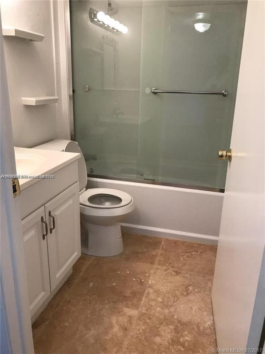 10288 NW 9th St Cir 205, Miami, Floryda 33172, USA