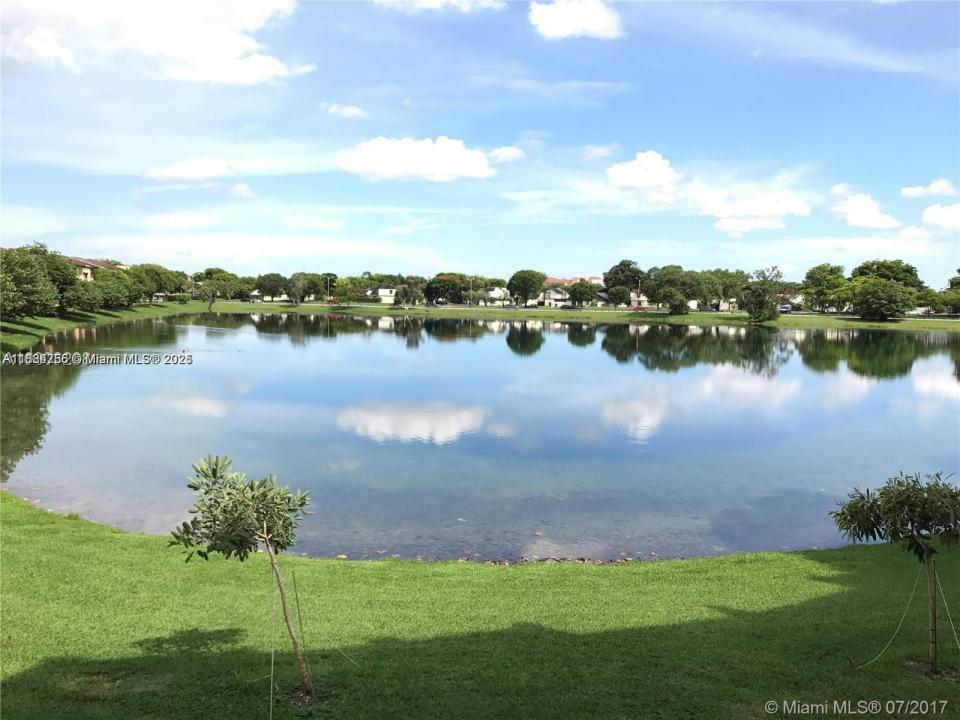 10288 NW 9th St Cir 205, Miami, Floryda 33172, USA