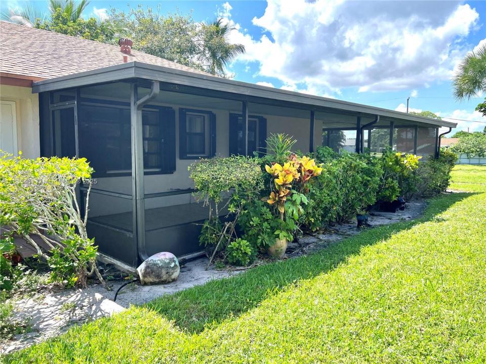 5445 Mendoza St, West Palm Beach, Florida 33415