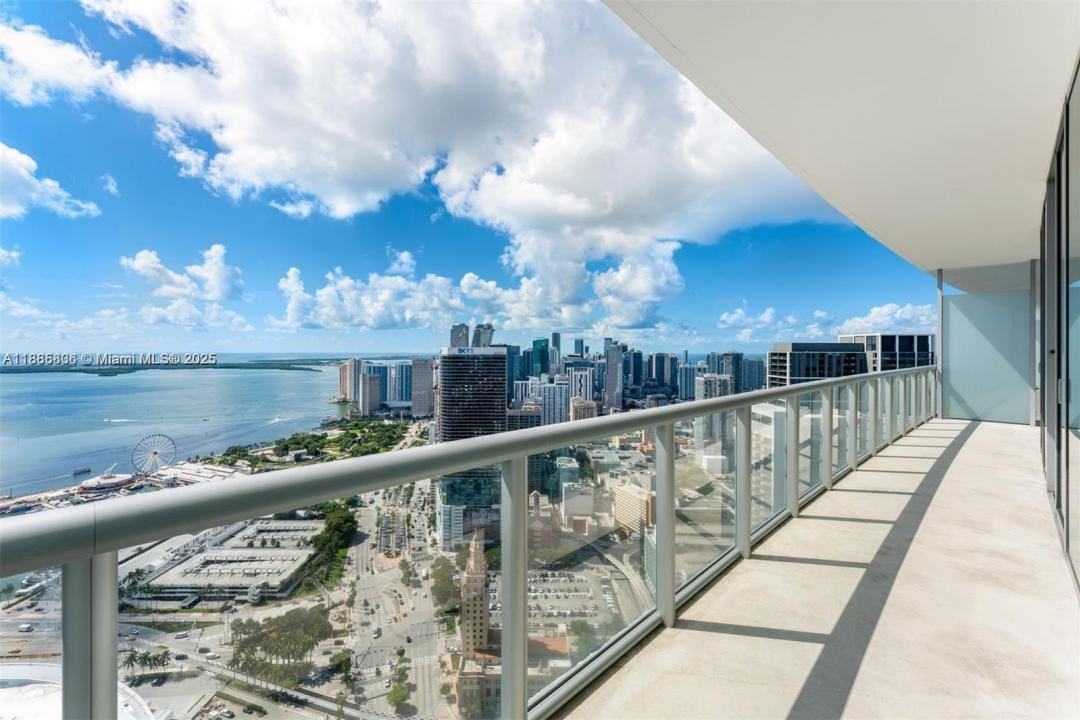 888 Biscayne Blvd 2112, Miami, Florida 33132
