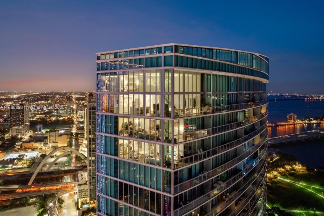 888 Biscayne Blvd 2112, Miami, Florida 33132