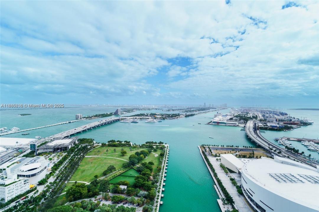 888 Biscayne Blvd 2112, Miami, Florida 33132