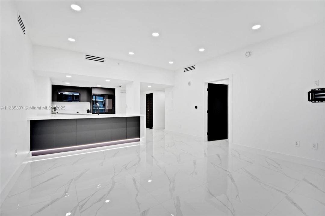 1800 N Bayshore Dr 512, Miami, Florida 33132