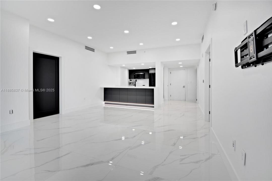 1800 N Bayshore Dr 512, Miami, Florida 33132