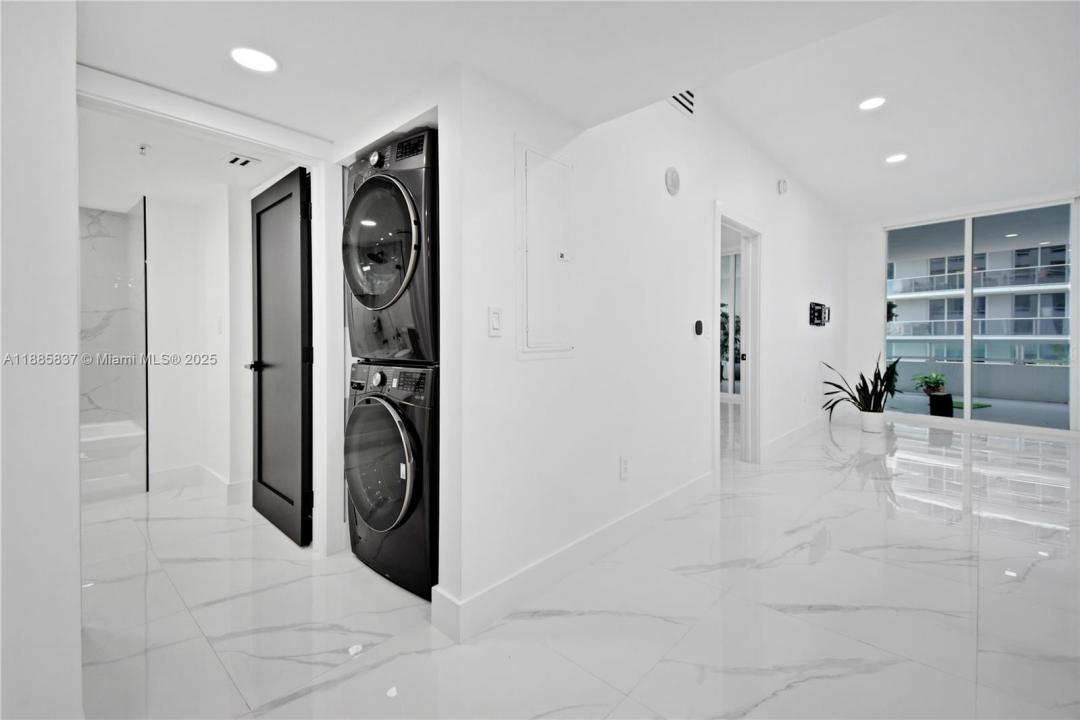 1800 N Bayshore Dr 512, Miami, Florida 33132