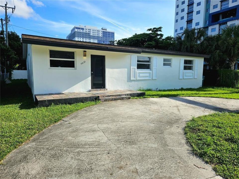 10680 SW 4th St, Sweetwater, Florida 33174