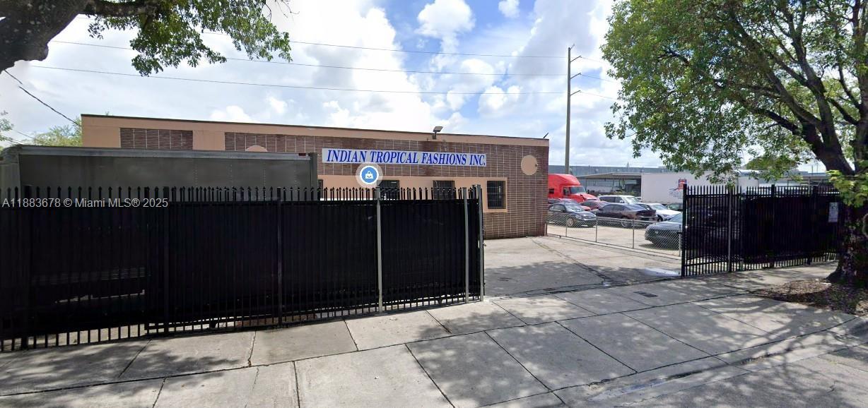 1880 NW 23rd St, Miami, פלורידה 33142, ארצות הברית של אמריקה 
