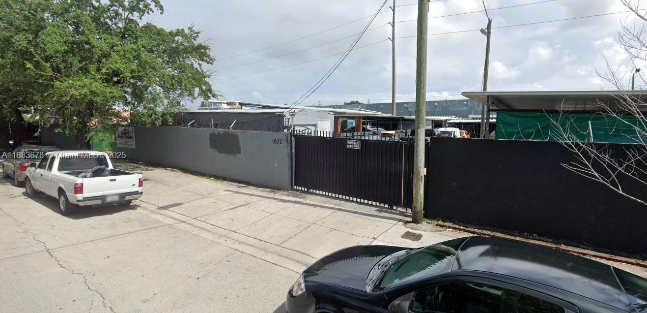 1880 NW 23rd St, Miami, פלורידה 33142, ארצות הברית של אמריקה 