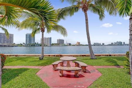 2170 Bay Dr 3-19, Miami Beach, Florida 33141, USA