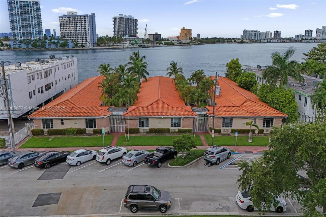 2170 Bay Dr 3-19, Miami Beach, Floryda 33141, USA