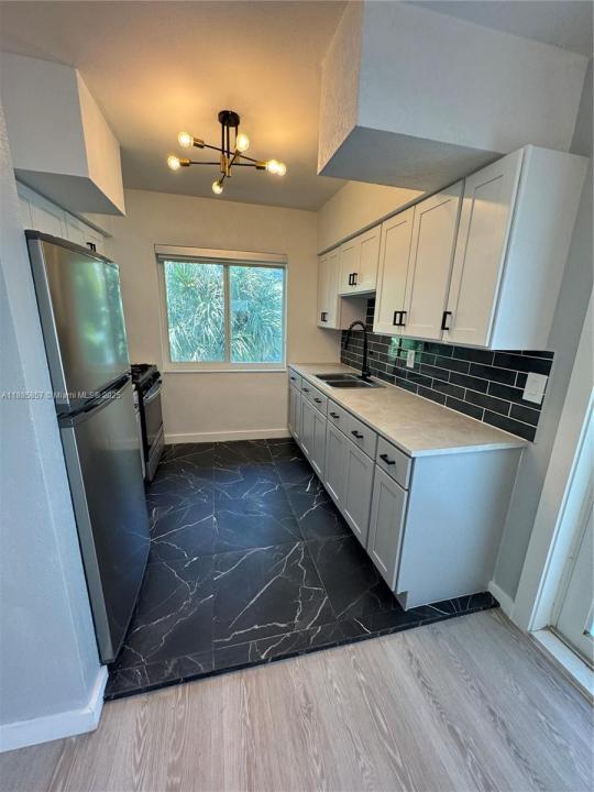 9200 E Bay Harbor Dr 15, Bay Harbor Islands, Florida 33154, USA