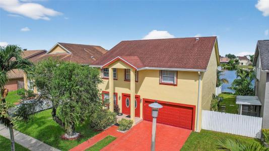 1001 SW 100th Ter, Pembroke Pines, Florida 33025, USA