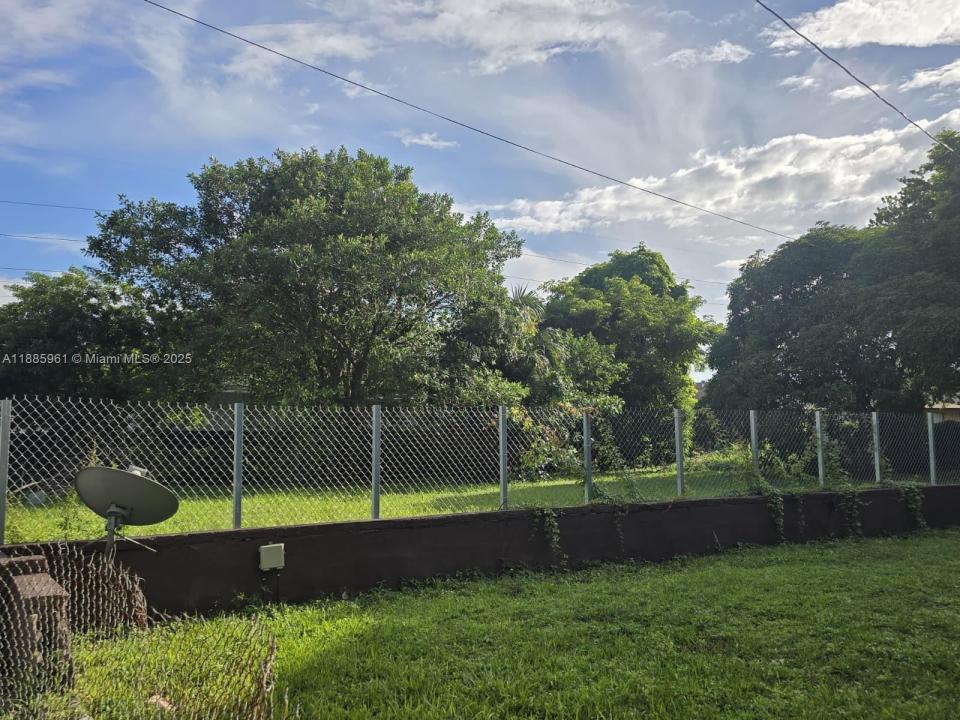 1284 NW 58th Ter, Miami, Flórida 33142, Estados Unidos