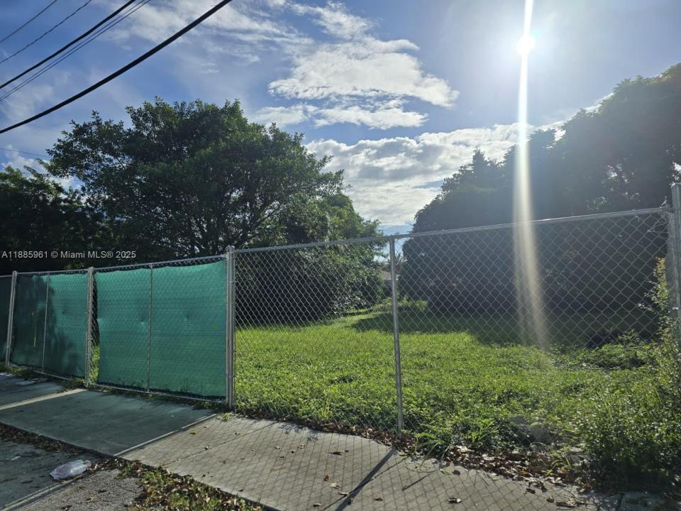 1284 NW 58th Ter, Miami, Flórida 33142, Estados Unidos