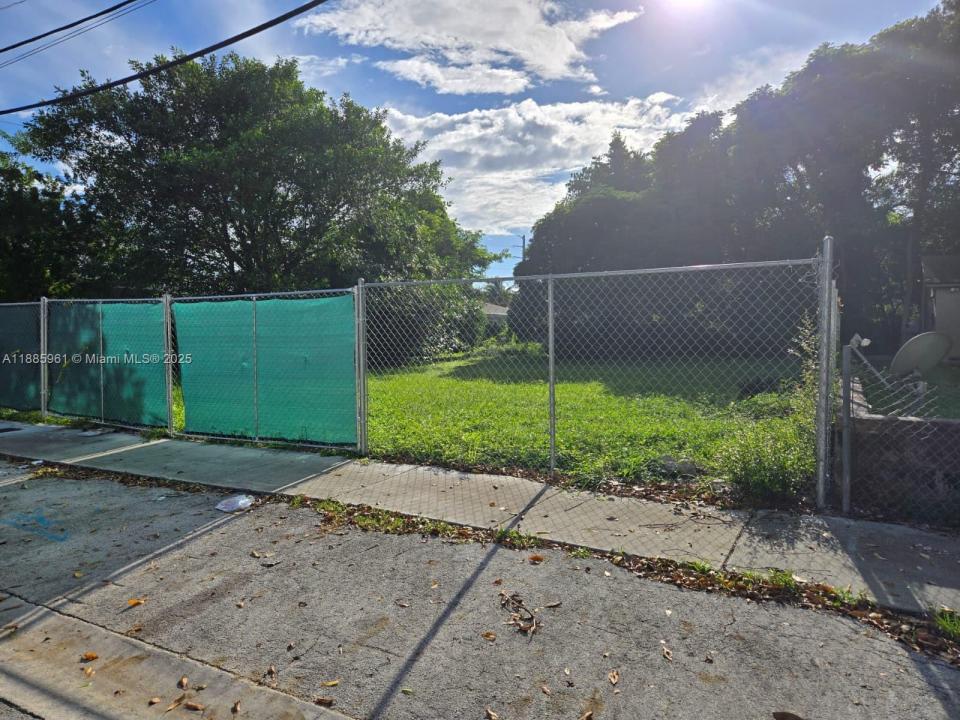 1284 NW 58th Ter, Miami, Flórida 33142, Estados Unidos