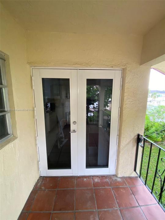 14XX E LeJeune top, Hialeah, Florida 33010, Estados Unidos