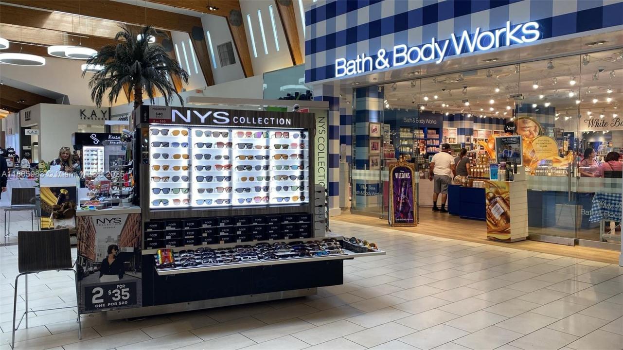 1645 W 49TH STREET, Hialeah, 佛罗里达州 33012, 美国