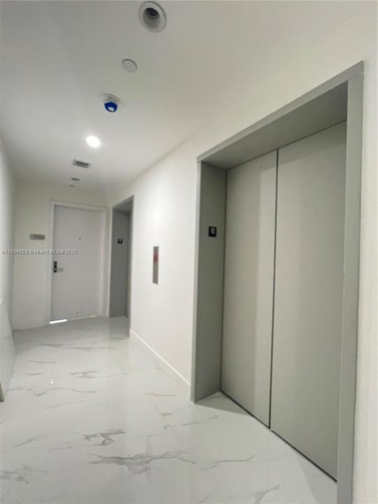 700 NE 24th St 1006, Miami, フロリダ 33137, アメリカ合衆国