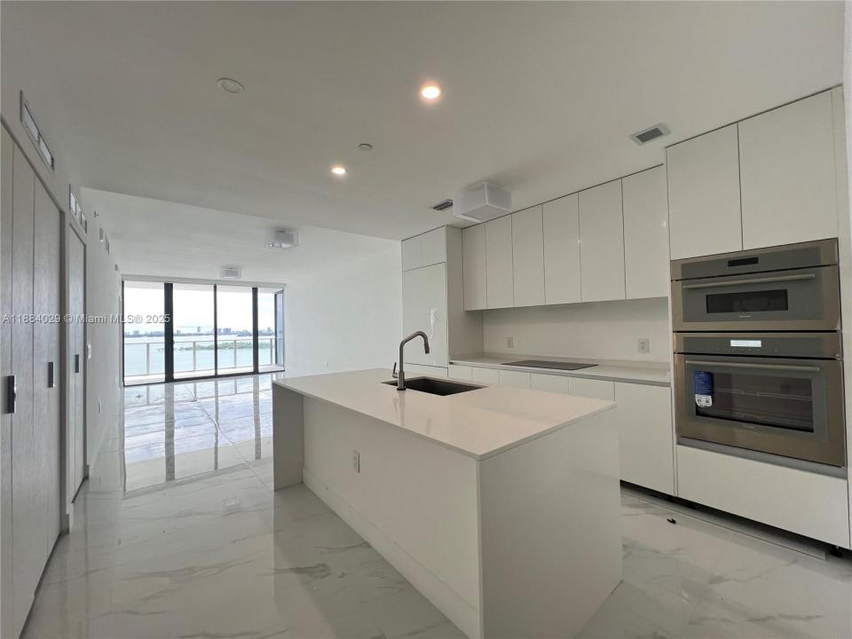 700 NE 24th St 1006, Miami, フロリダ 33137, アメリカ合衆国