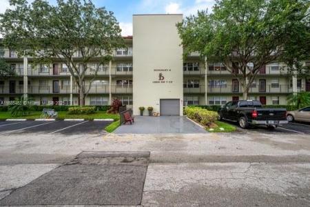 13255 SW 7th Ct 403D, Pembroke Pines, Florida 33027, USA