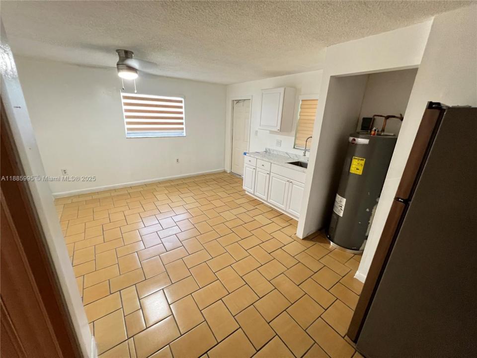 200 W 53rd Ter A, Hialeah, Florida 33012, USA