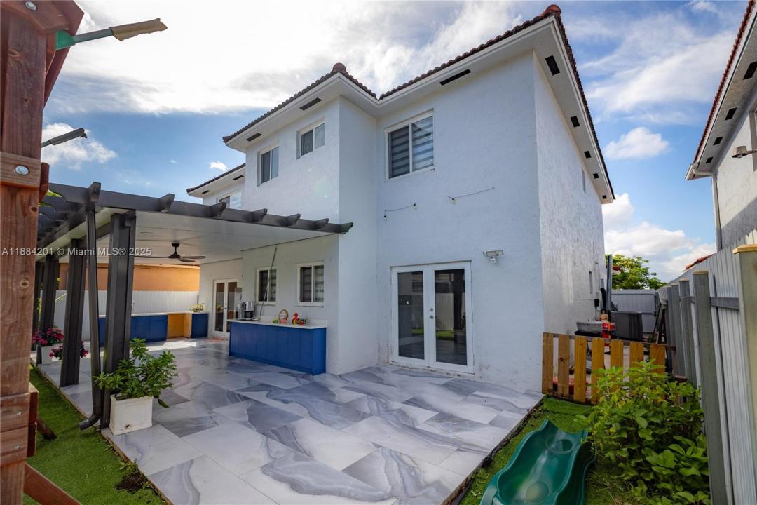 15981 SW 54th Ter, Miami, Floryda 33185, USA