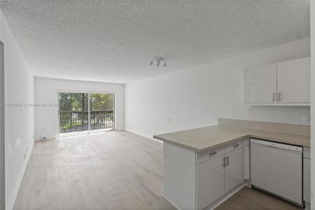 8005 Lake Dr 302, Doral, Florida 33166, USA