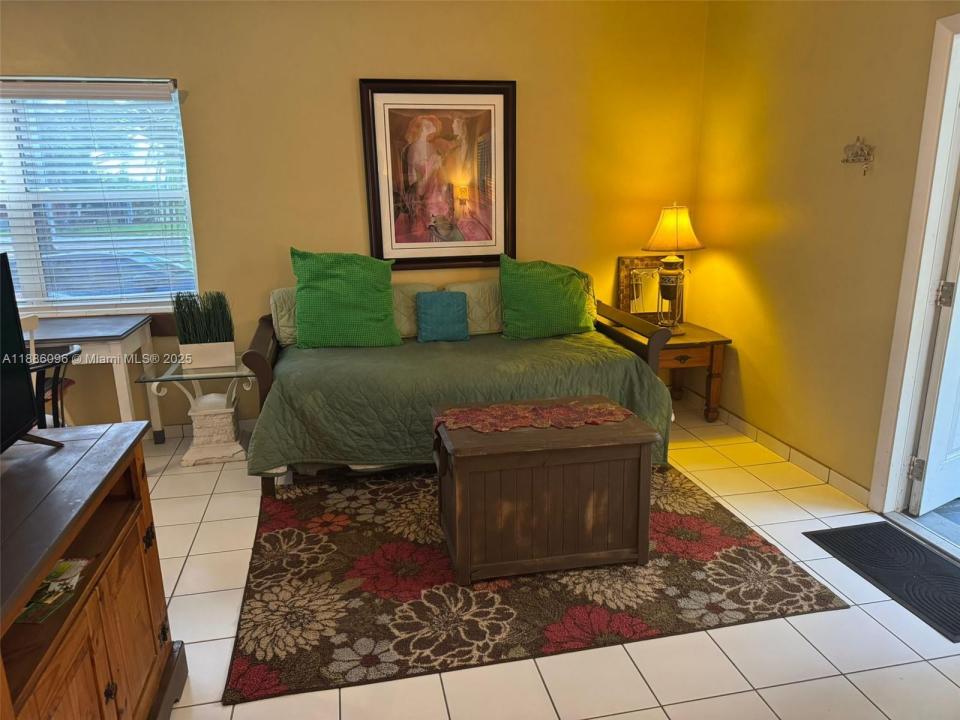 3405 N Ocean Dr 19, Hollywood, Floryda 33019, USA