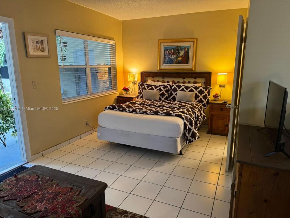 3405 N Ocean Dr 19, Hollywood, Floryda 33019, USA