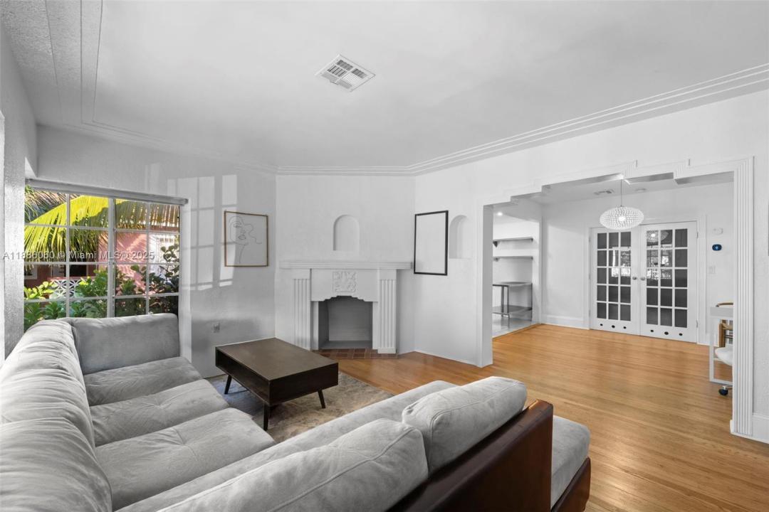 555 NE 73rd St, Miami, 佛罗里达州 33138, 美国
