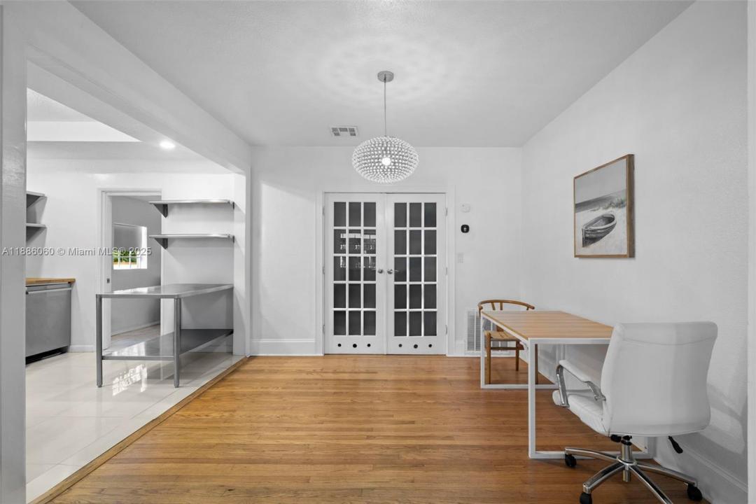 555 NE 73rd St, Miami, 佛罗里达州 33138, 美国