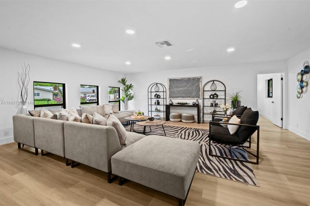 679 SW 17th Ct, Boca Raton, 佛罗里达州 33486, 美国