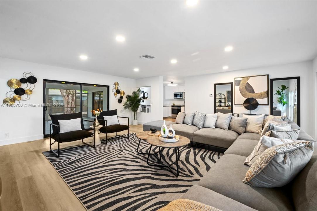 679 SW 17th Ct, Boca Raton, 佛罗里达州 33486, 美国