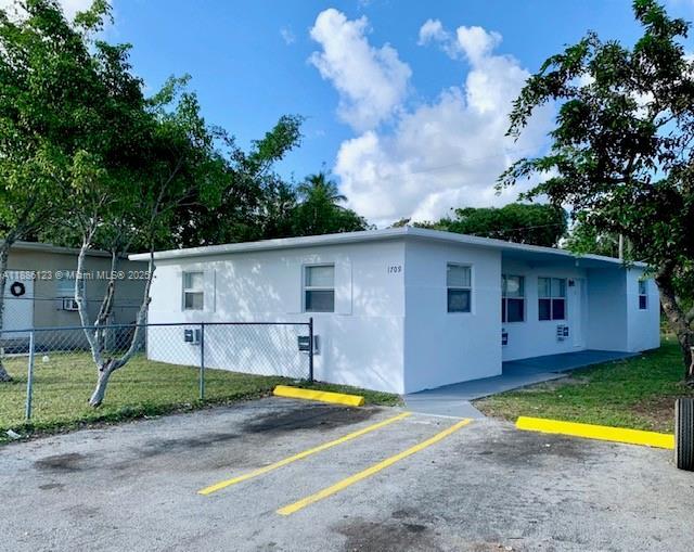 1709 NW 7th St B, Fort Lauderdale, Florida 33311, Amerika Birleşik Devletleri