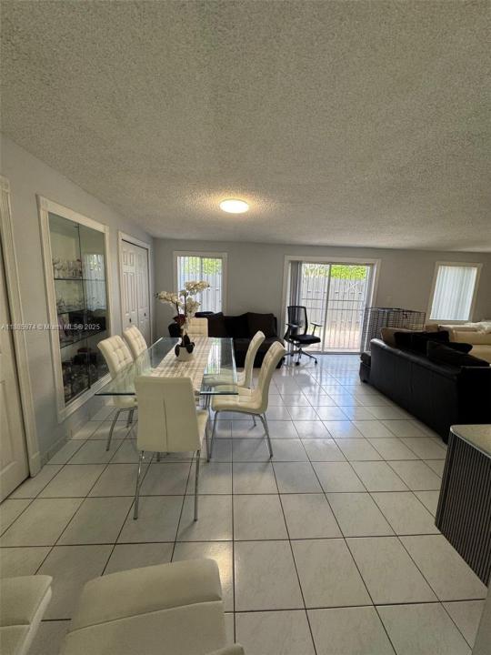 2410 SW 122nd Ct 1, Miami, Florida 33175, Amerika Birleşik Devletleri