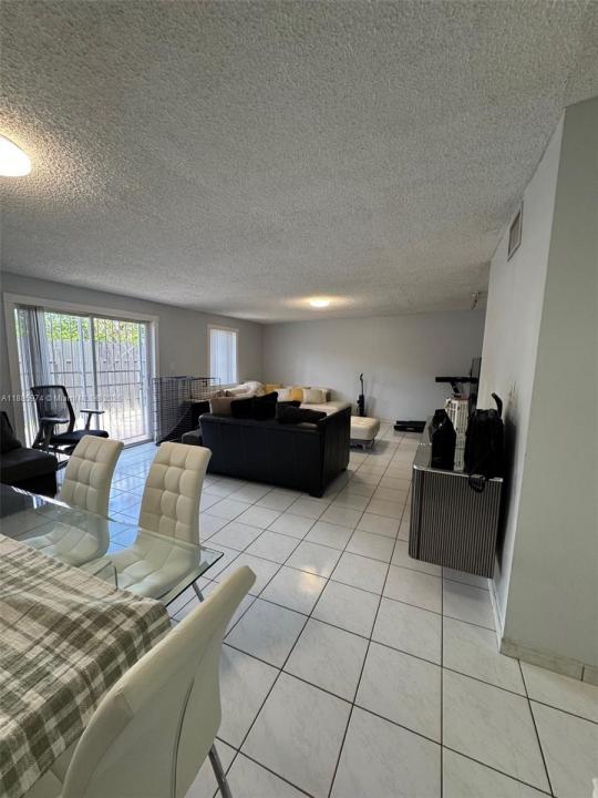 2410 SW 122nd Ct 1, Miami, Florida 33175, Amerika Birleşik Devletleri