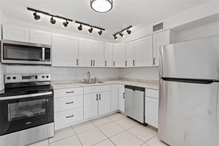 302 Wellington C, West Palm Beach, Florida 33417, USA
