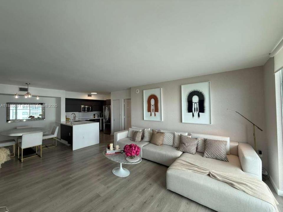 1155 Brickell Bay Dr 1408, Miami, Florida 33131, USA
