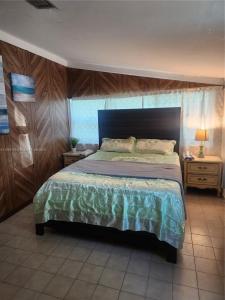 19631 NE 12th Ct Eff, Miami, Florida 33179, USA