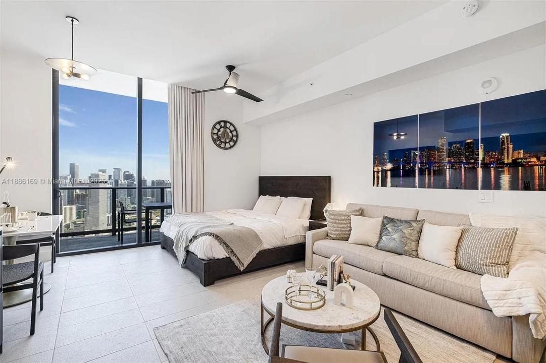 159 NE 6th St 5106, Miami, Florida 33132, USA