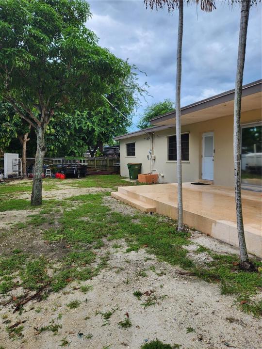 13935 NE 16th Ct B, North Miami, Флорида 33181, Соединенные Штаты