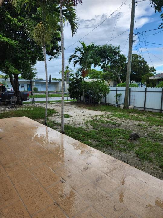 13935 NE 16th Ct B, North Miami, Флорида 33181, Соединенные Штаты