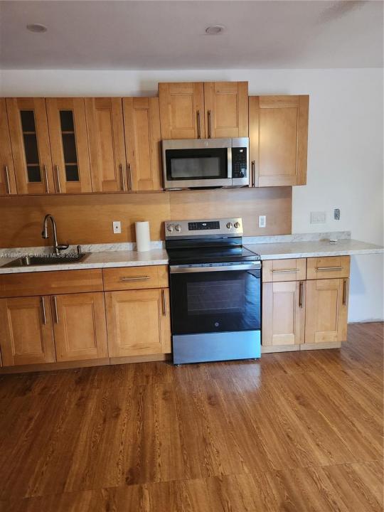 13935 NE 16th Ct B, North Miami, Флорида 33181, Соединенные Штаты