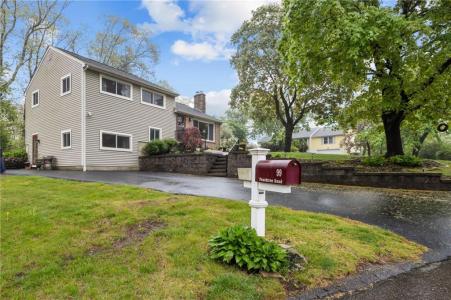 99 Peachtree Road, North Kingstown, RI 02852, USA