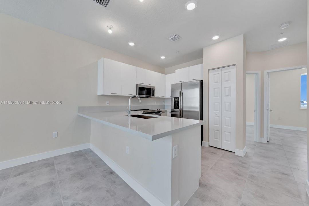 6420 NW 102nd Path 303, Doral, Florida 33178, HOA KỲ