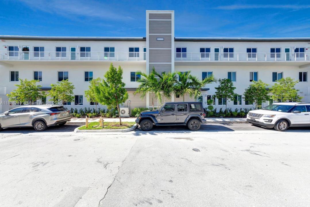 6420 NW 102nd Path 303, Doral, Florida 33178, HOA KỲ